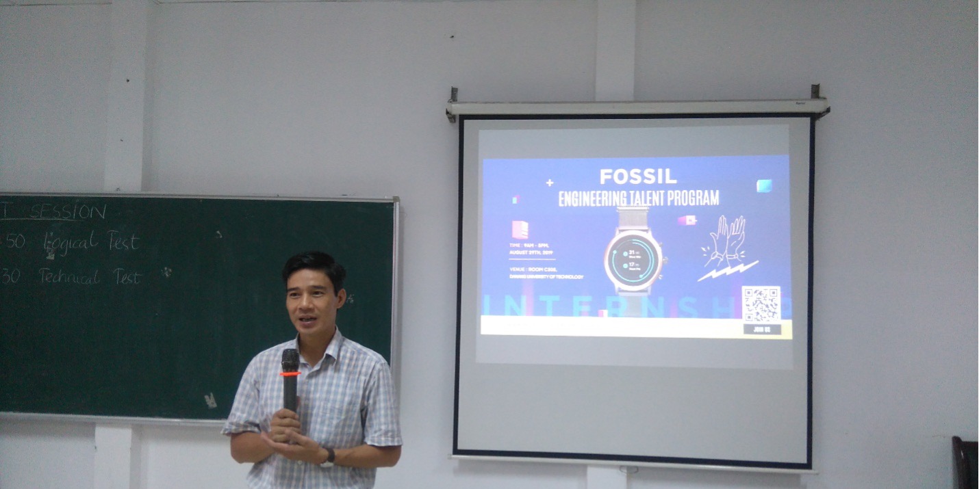 FOSSIL company organizes seminars and recruits students from the Faculty of Advanced Science and Technology for CAPSTONE PROJECT