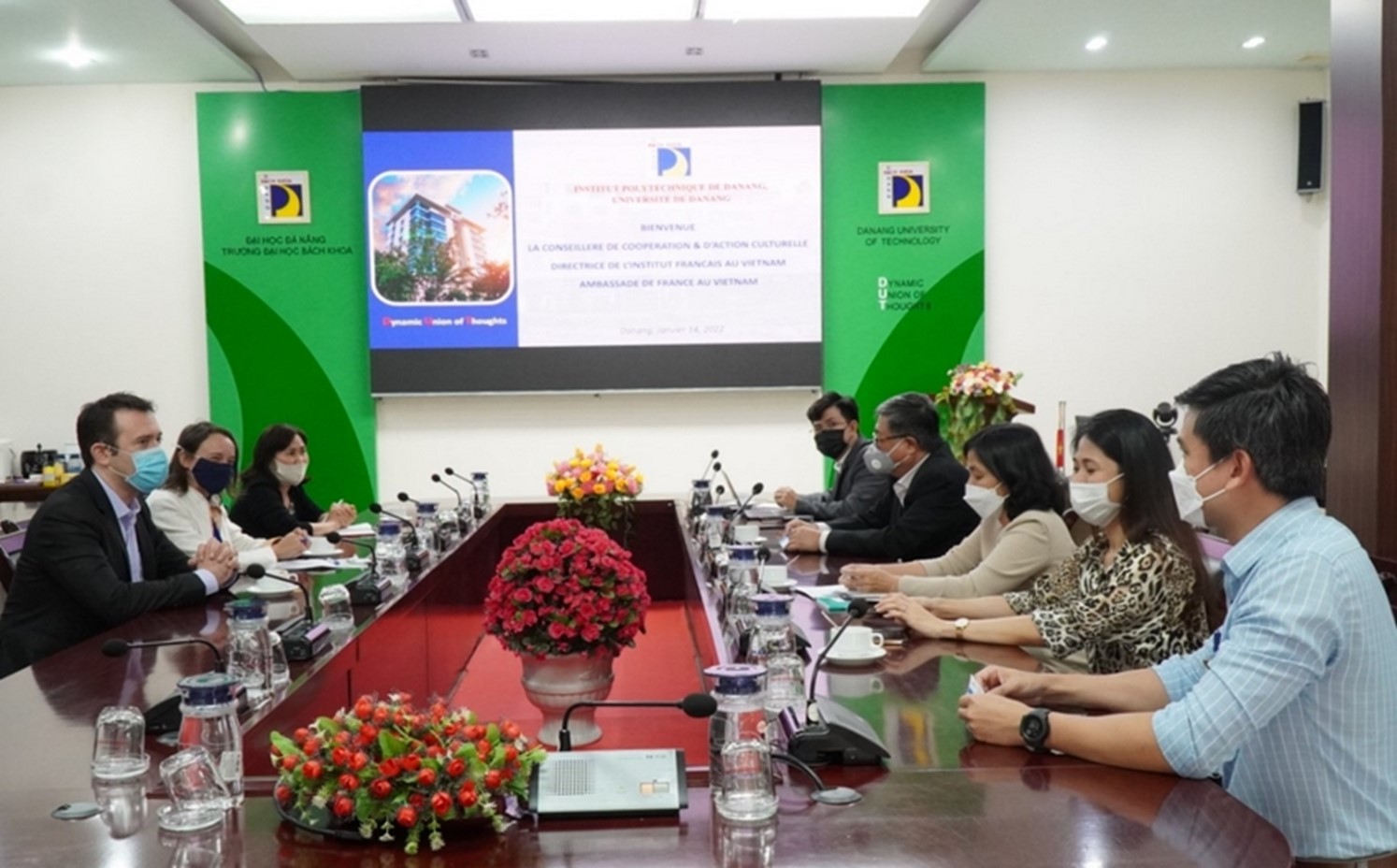University of Science and Technology, UD welcomed the Counselor of Cultural Cooperation and Activities, Director of the French Institute in Vietnam, and the French Embassy in Vietnam to greet and exchange cooperation.