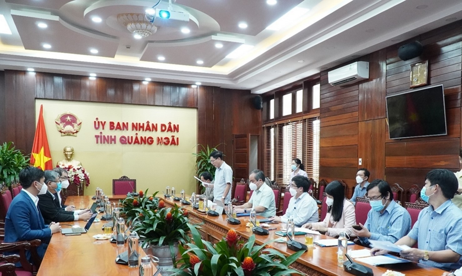 University of Science and Technology, the University of Danang exchanges and cooperates with Quang Ngai Province on vocational guidance and STEM experience