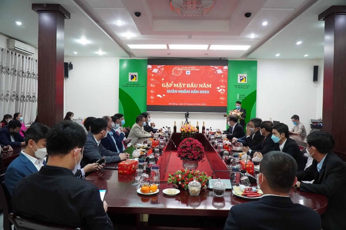 Honoring 12 PhDs on the occasion of the first meeting of Lunar New Year 2022