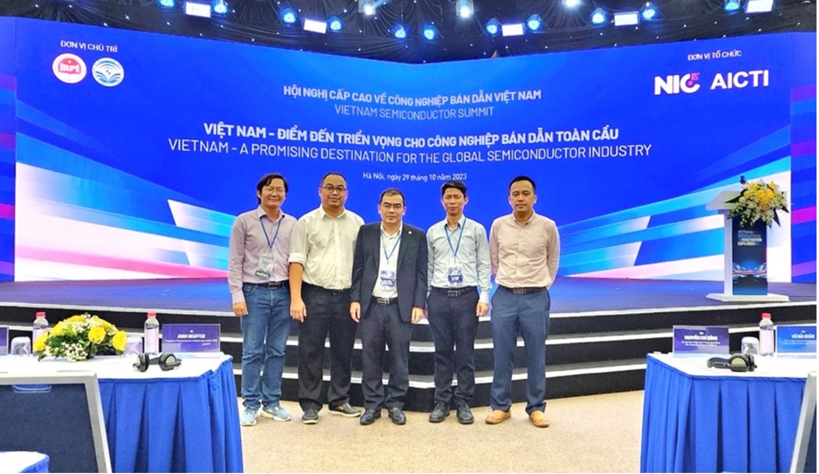 The University of Danang - University attended the Vietnam Semiconductor Industry Summit at NIC Hoa Lac